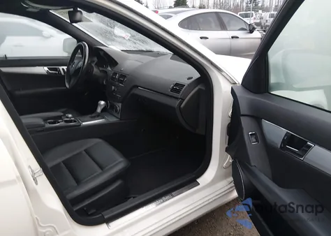 2009 Mercedes-Benz C 300 Sport 4Matic из США, поврежденный, VIN WDDGF81XX9F249218